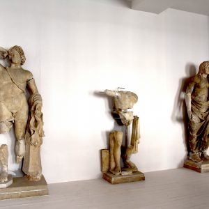 statues