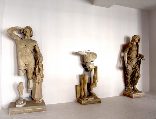 statues